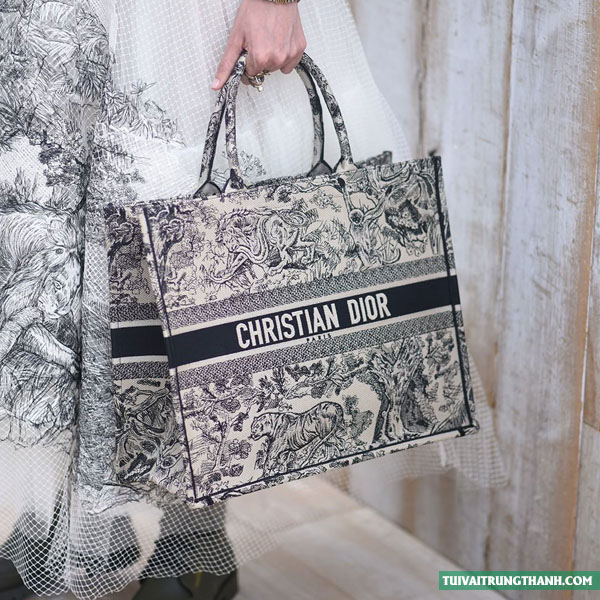 túi Christian Dior quà tặng 8/3 dành tặng cho người vợ hoặc mẹ