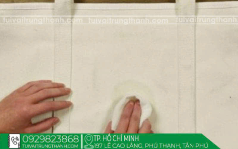 Chỉ lau qua và giặt nhẹ bằng tay
