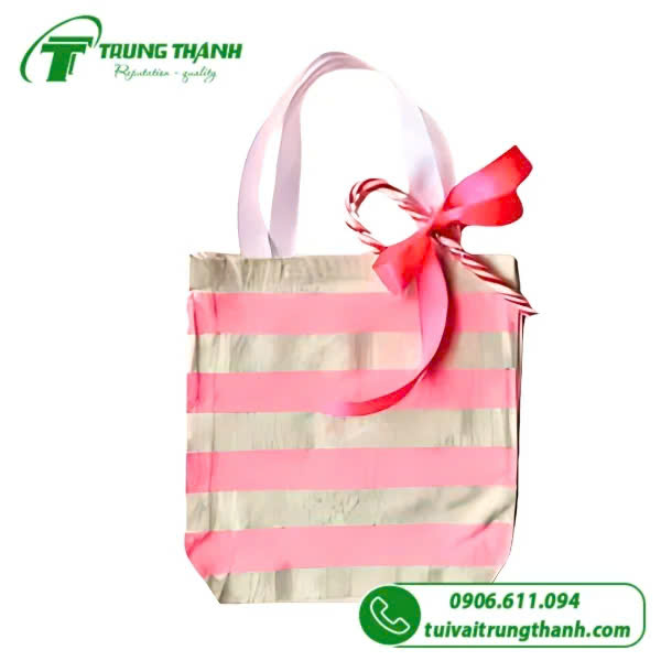 Trang trí nơ lên túi vải