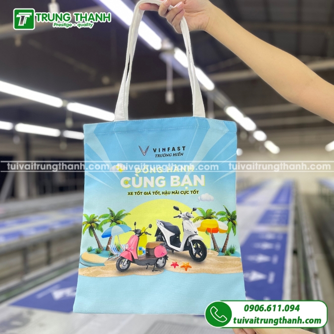 Túi tote của VinFast với thiết kế in ấn độc đáo