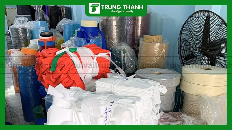 Tiêu chí chọn cơ sở may túi vải Quận 10 phù hợp cho doanh nghiệp