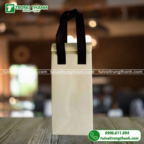 Mặt sau túi giữ nhiệt Ngõ