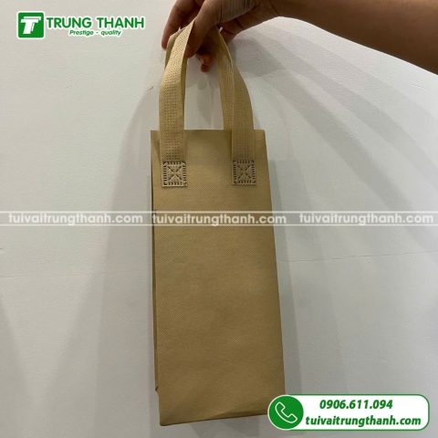 Hình ảnh thực tế chiếc túi giữ nhiệt màu nâu size nhỏ tại Túi Vải Trung Thành
